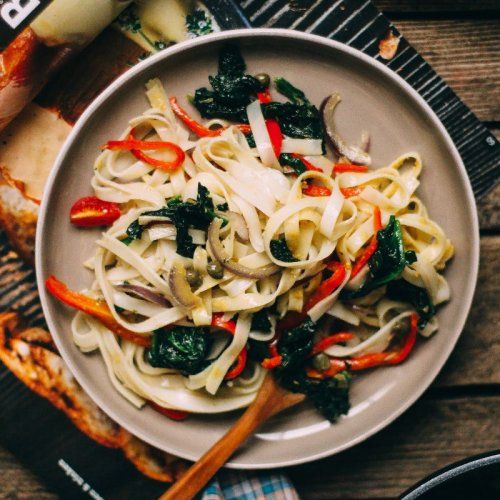 foodiesfeed.com rice noodles with roasted vegetables