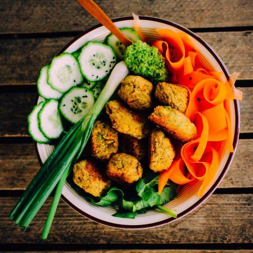 foodiesfeed.com vegan falafel with fresh vegetables